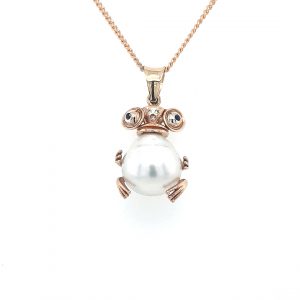 9K YELLOW GOLD BROOME PEARL WHITE DIAMONDS AND BLUE SAPPHIRES FROG PENDANT. HANDMADE_0