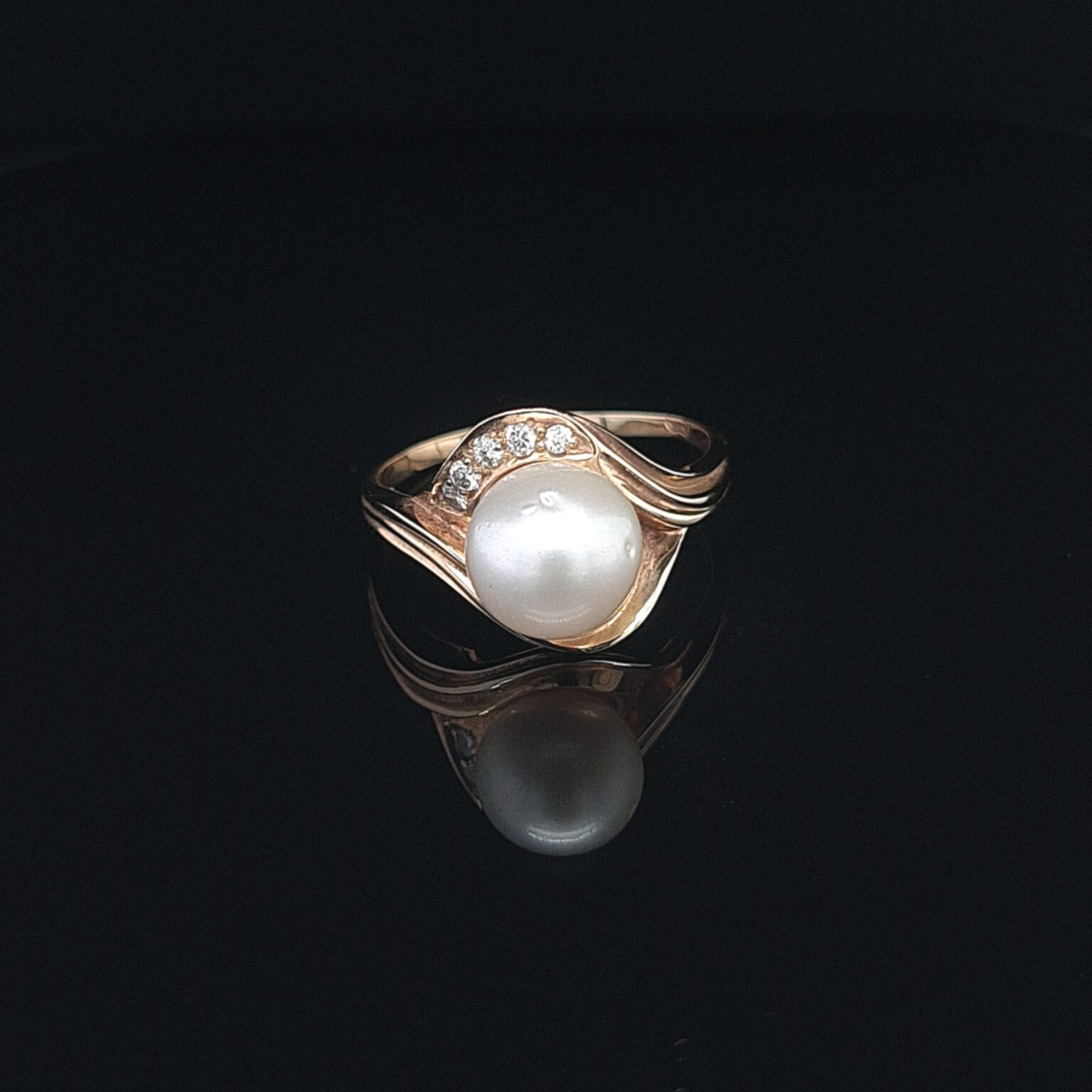 Leon Bakers 9K Yellow Gold Broome PEarl and Diamond Ring_2