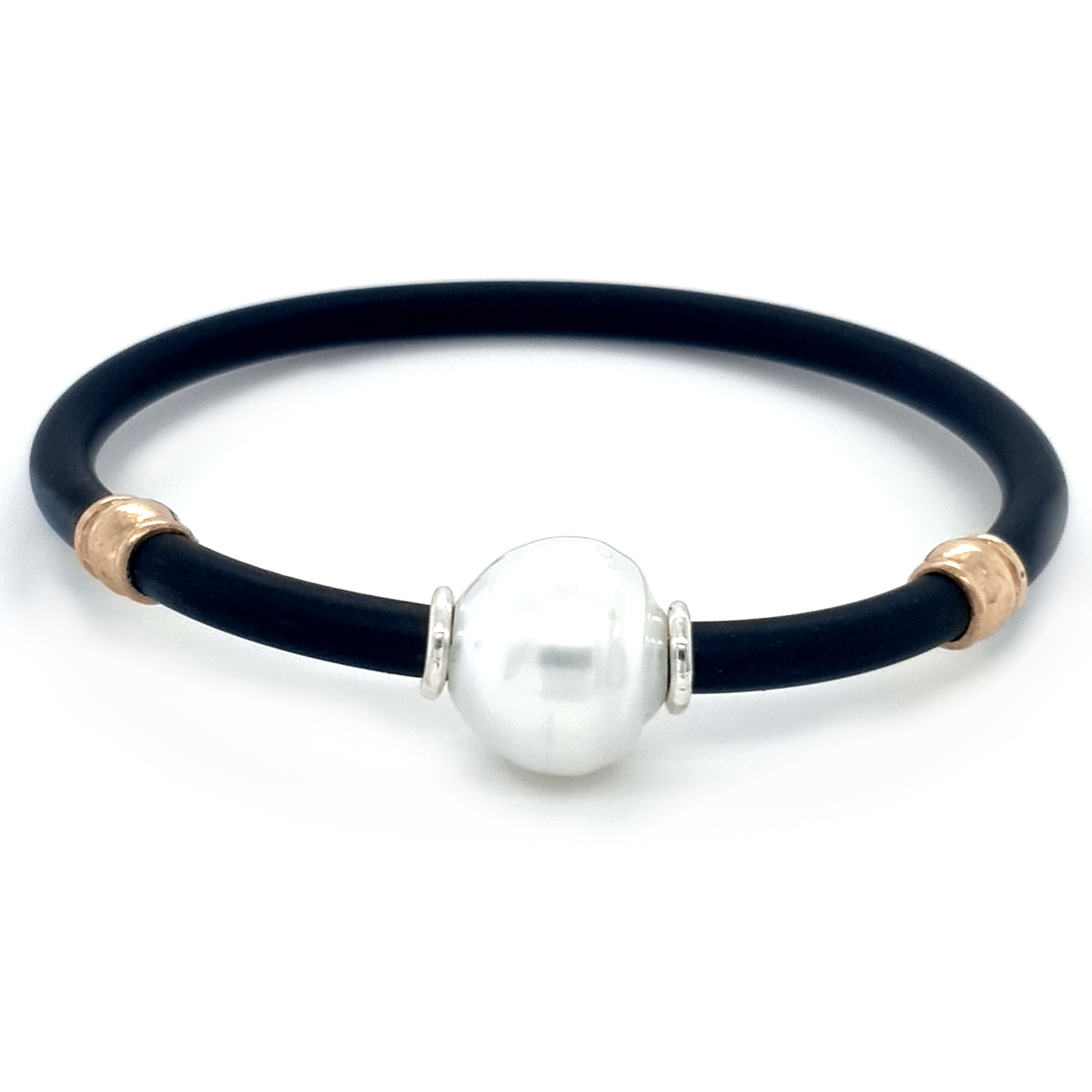 Single row of fresh water pearls and onyx bracelet | Cerrone