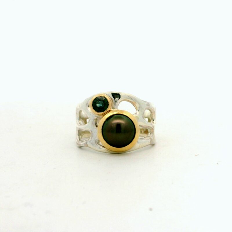 CORAL BAY RING WITH ABROLHOS PEARL AND GREEN SAPPHIRE_0