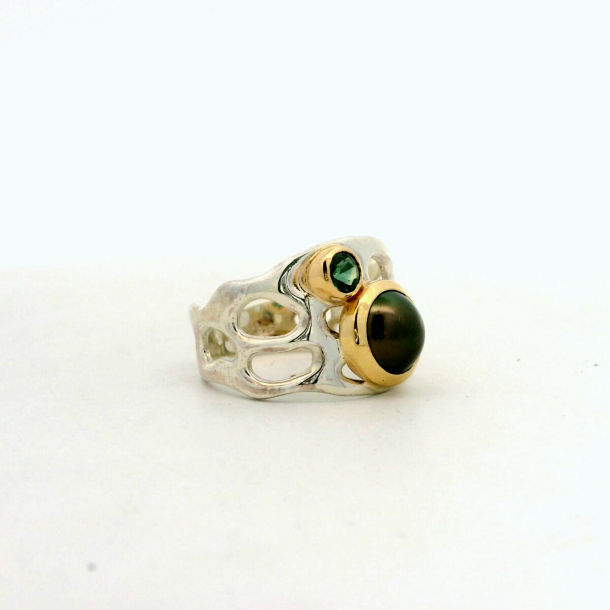 CORAL BAY RING WITH ABROLHOS PEARL AND GREEN SAPPHIRE_1