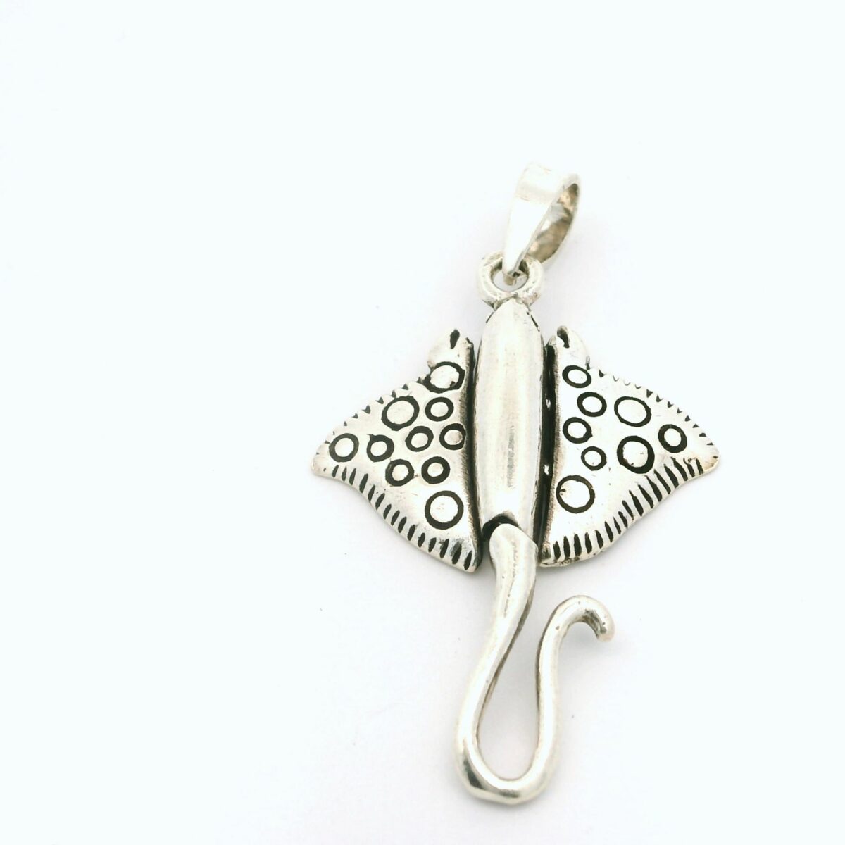 Sil Stingray Pendant_0